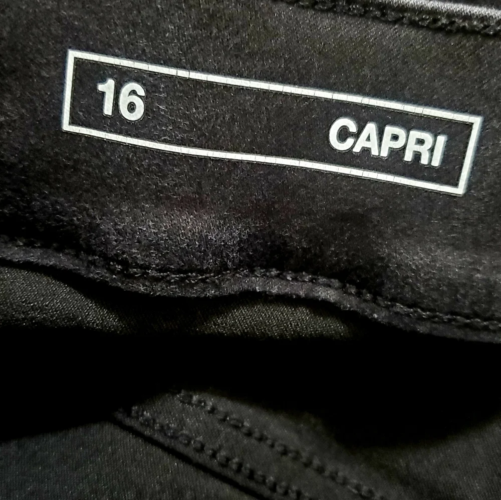 Women's Black Capris - Picture 8 of 9